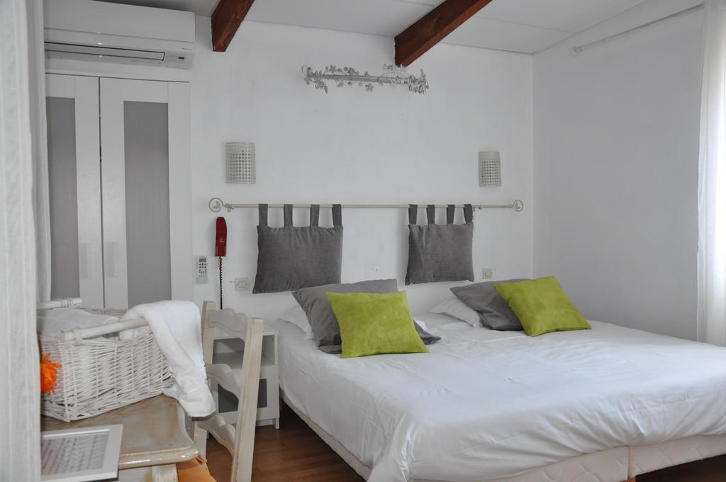 Hotel Les Mimosas Bormes-les-Mimosas Værelse billede
